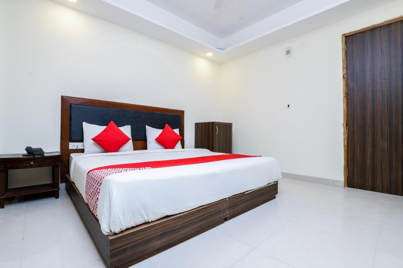 Hotel Moreton Igi Airport New Delhi Bagian luar foto