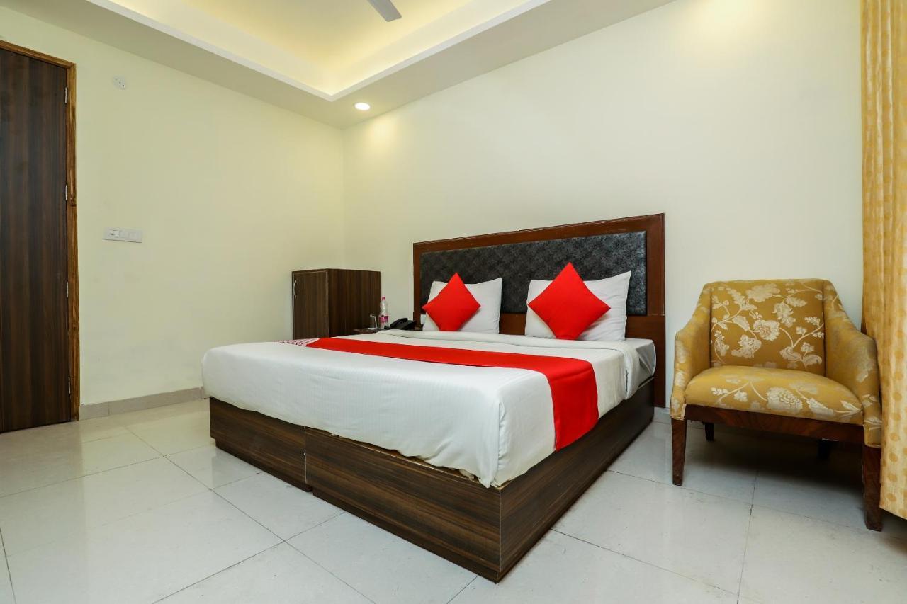 Hotel Moreton Igi Airport New Delhi Bagian luar foto